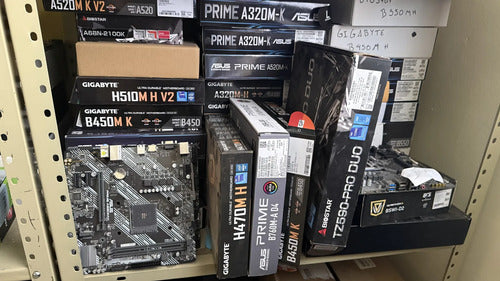 Lote 30 Placas Madre Para Reparar O Refacciones Asus Gigabyt Negro